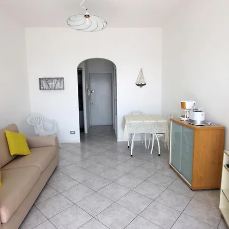 Sea View Apartment *